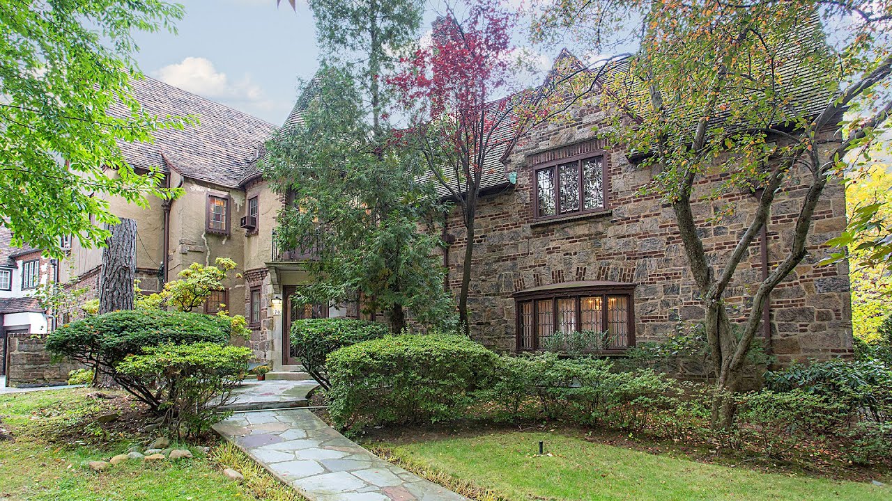 70 Greenway South  -  Forest Hills, Queens, NY