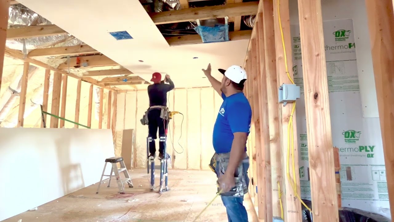 Instalando drywall en cielos y paredes