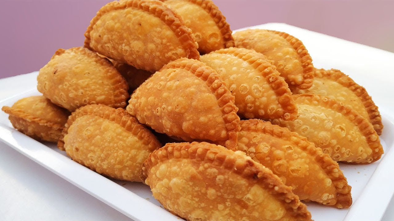 घर पर बनाएं स्वादिष्ट गुजिया | Sooji Gujiya | Holi Special | Semolina Gujiya | Recipe in Hindi