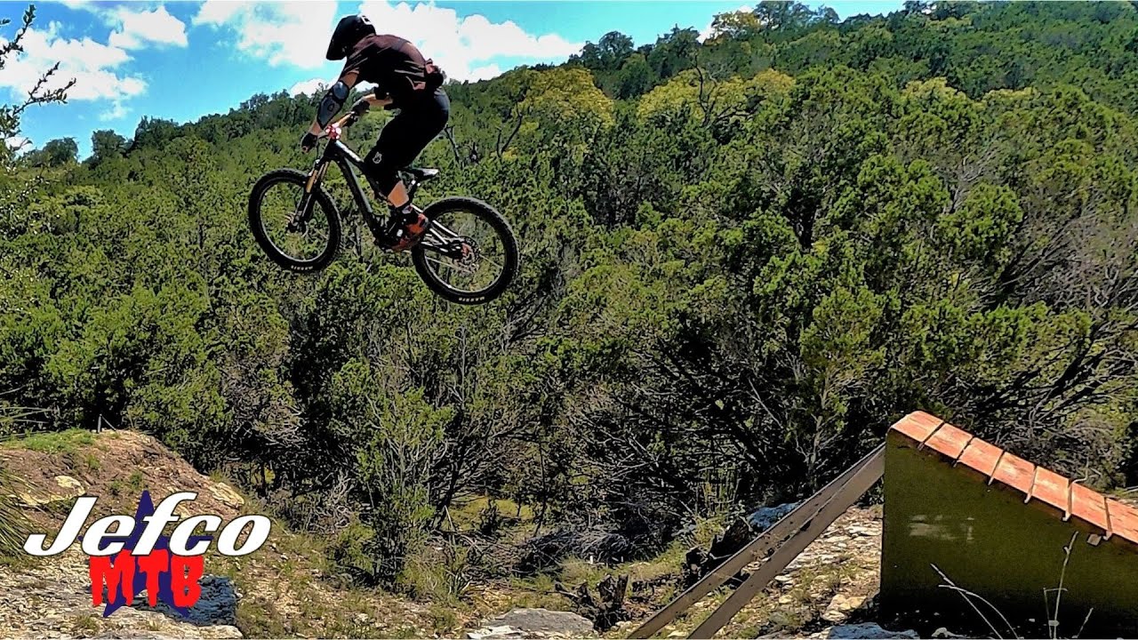 TEXAS MOUNTAIN BIKING | FLAT CREEK CROSSING RANCH | Mind the Gap