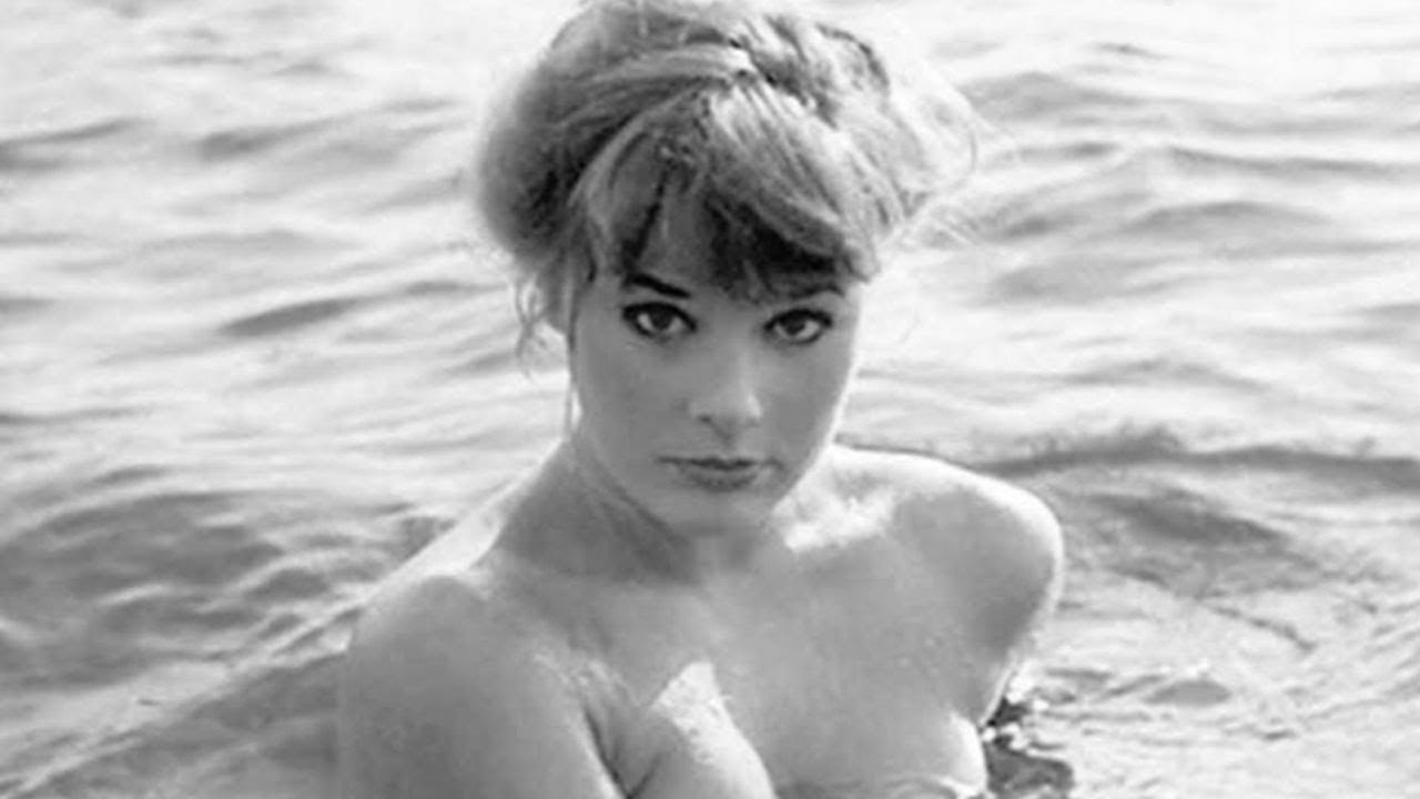 Honor Blackman In G-Strlng Photos Leave Little To Imagination..Take a look