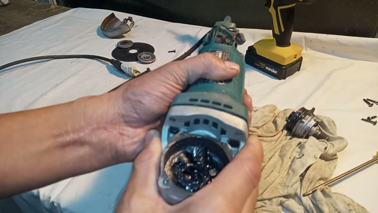 esmerilhadeira Makita fazendo barulho estranho