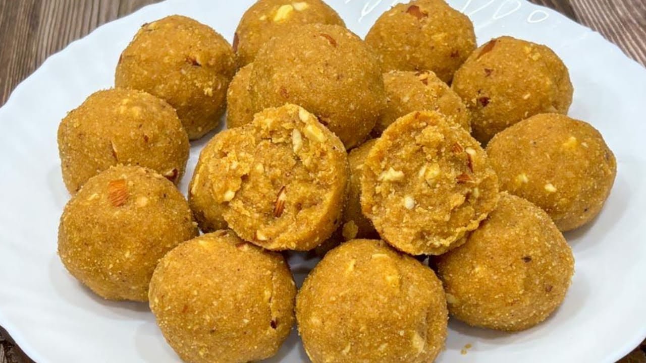 ਖੋਏ ਦੀਆਂ ਪਿੰਨੀਆਂ ਇਸ ਤਰੀਕੇ ਨਾਲ ਬਣਾ ਕੇ ਦੇਖੋ | बेसन खोया पिन्नी  Besan Khoya Pinni  by Punjabi Cooking