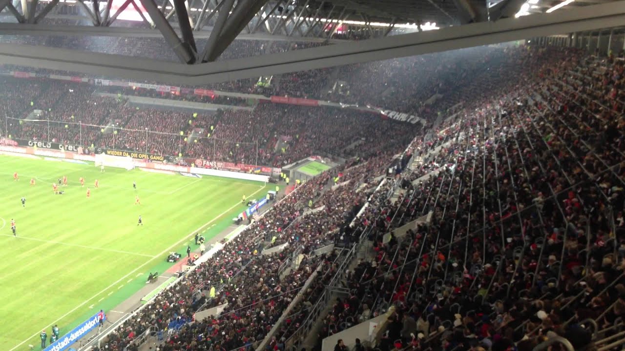Fortuna Düsseldorf - Eintracht Frankfurt | 12:12 Aktion | Pyro |