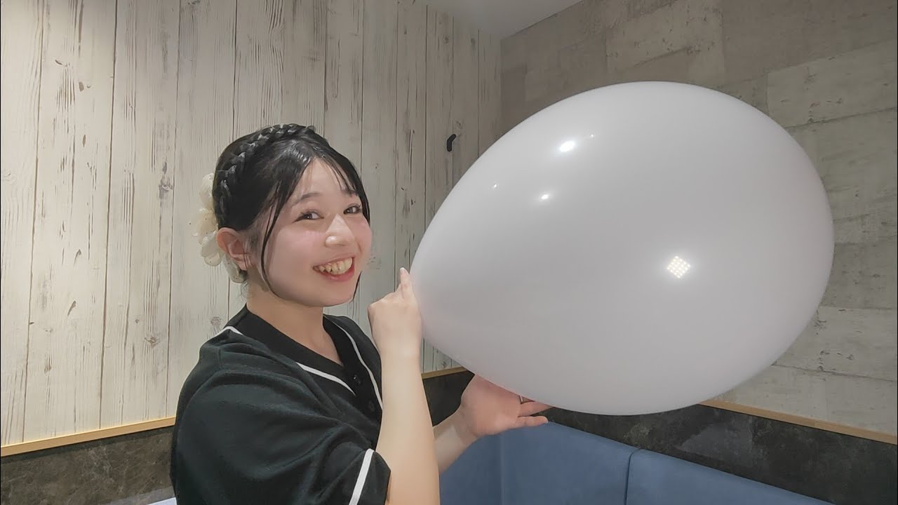 【人生初🎈】歌手の私が風船を大きく膨らませてみた #風船 