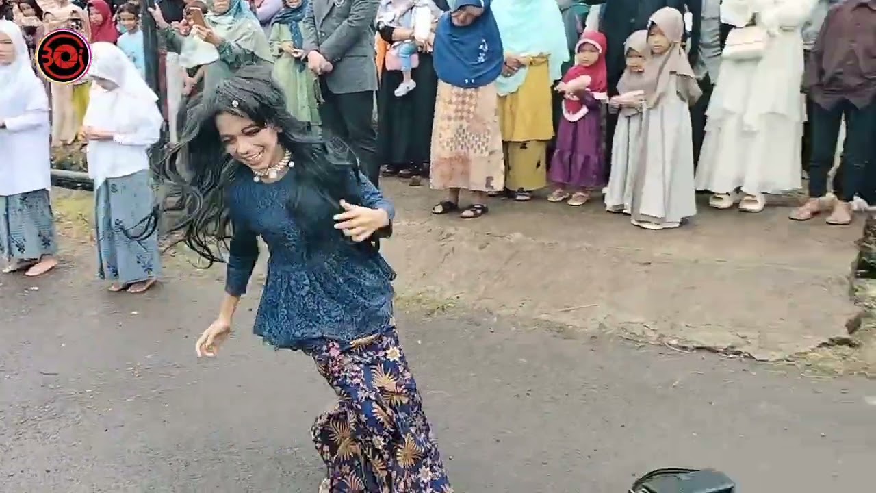 Pernikahan viral kampung cijengkol di guyur hujan 