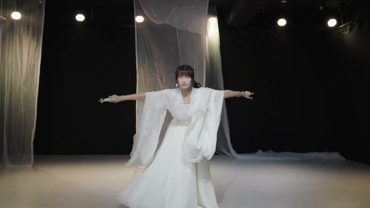 Thiên Hạ Vô Song múa kiếm ( 天下无双）