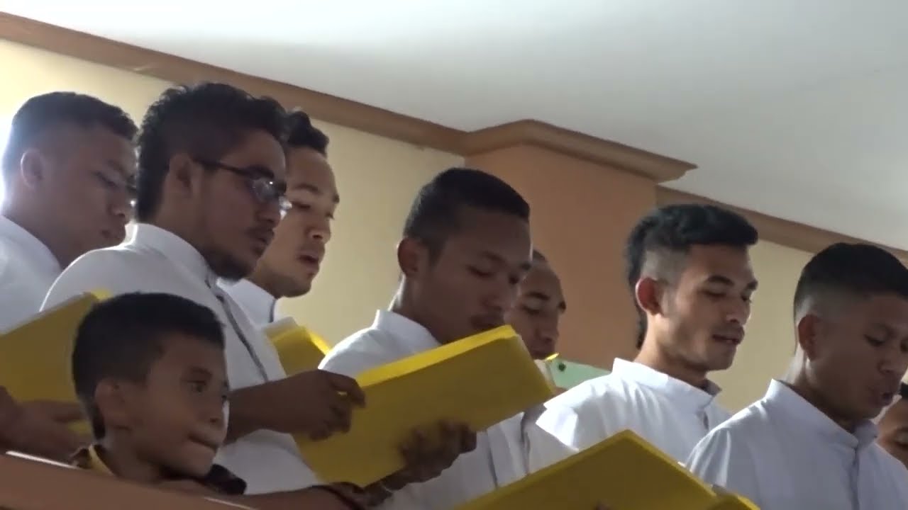 MERINDING dengar para Frater nyanyi lagu ini