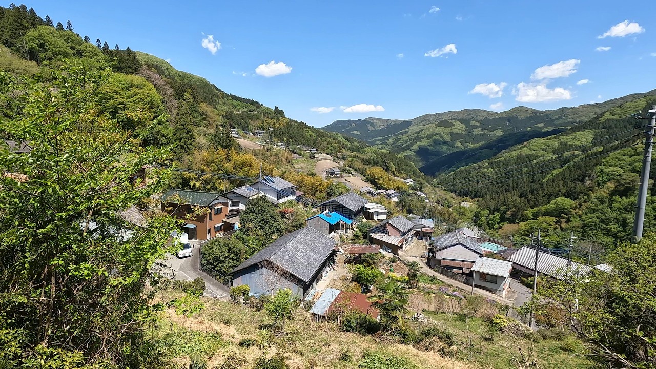 【群馬県甘楽町】天空集落に広がる美しすぎる古民家と廃墟たちを散策