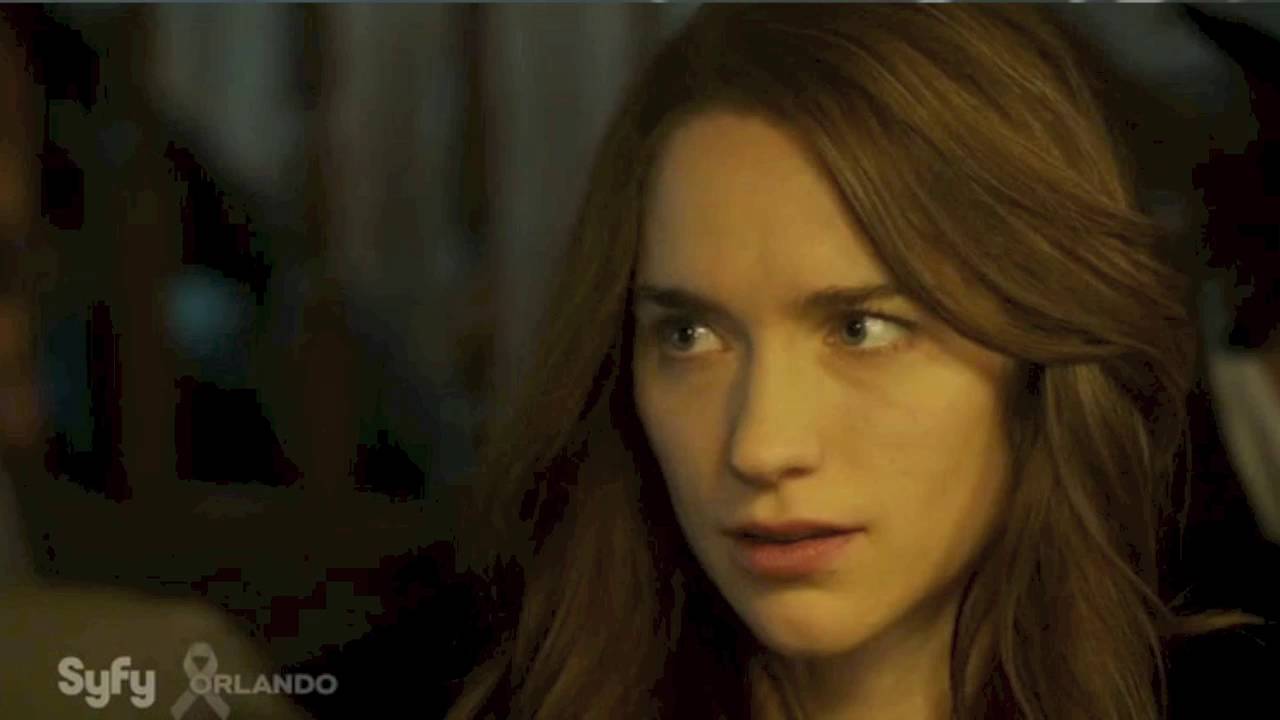 Close-Wynonna/Dolls [Wynonna Earp]