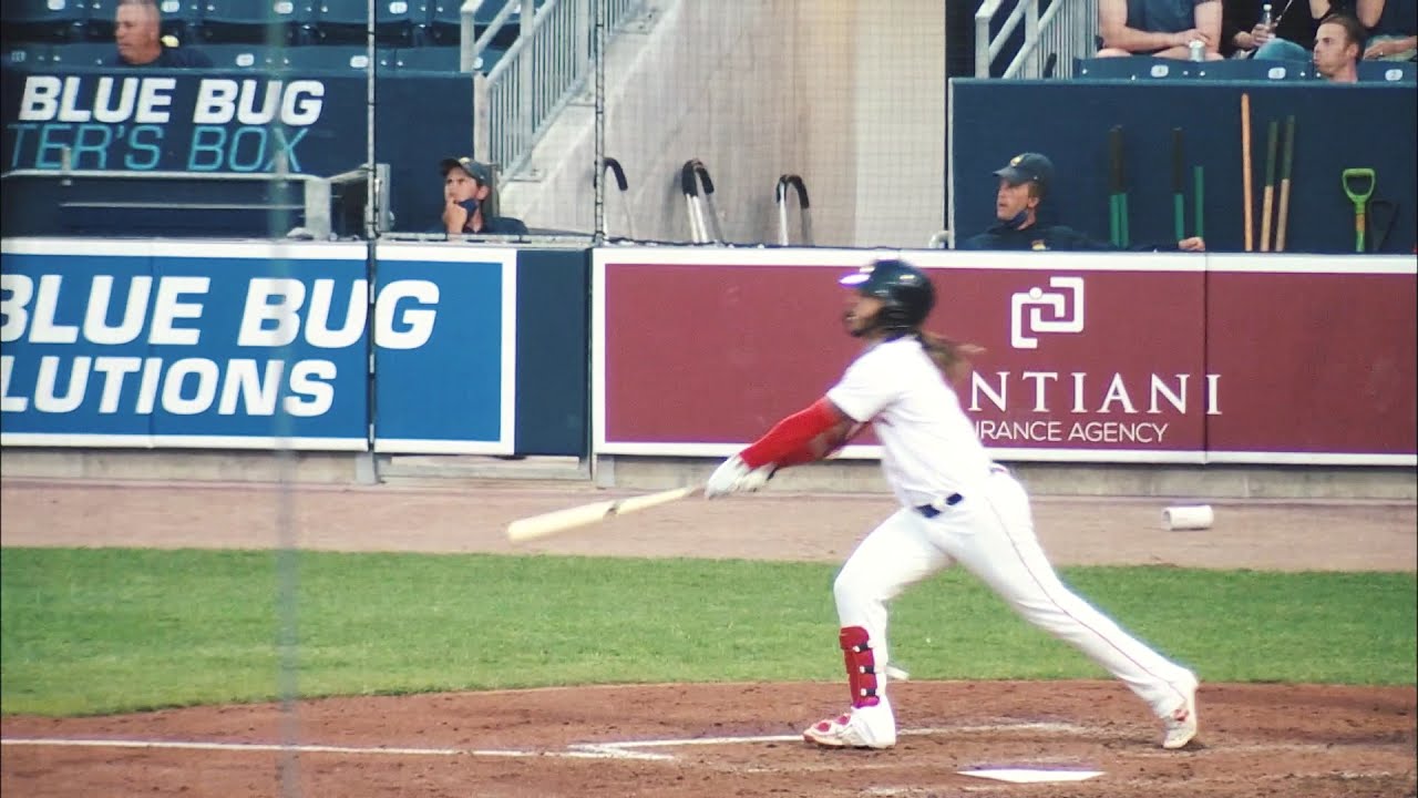 Jonathan Araúz Shows off the Pop
