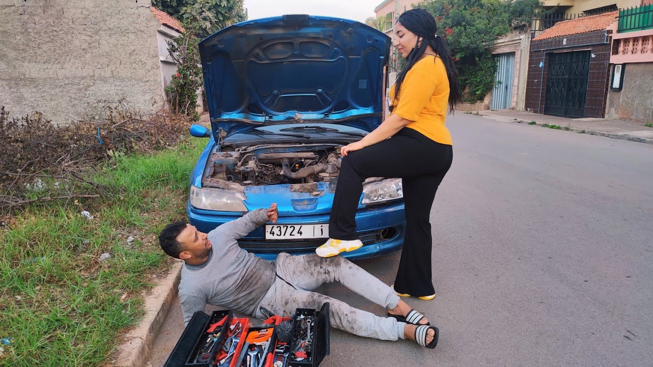 إحتقرته زوجته لأنه ميكانيكي ولم تعلم بأن صديقه هو... (شاهد الصدمة)