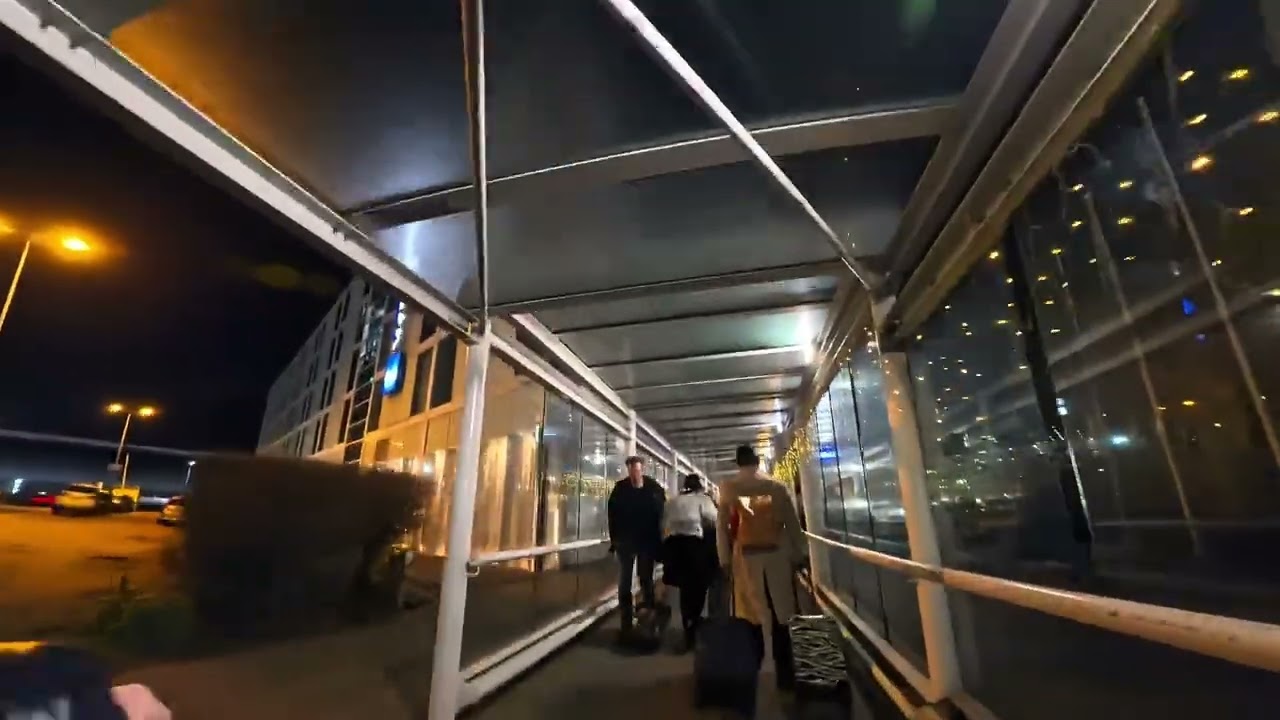 How to walk to hotel Radisson Blu from Stansted Airport train station@Ageisjustapassportstamp 