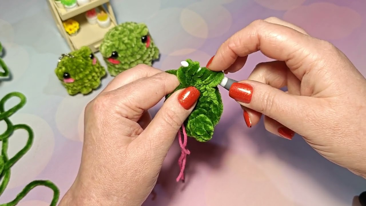 МК Жабка крючком, Жабка брелок крючком МК 