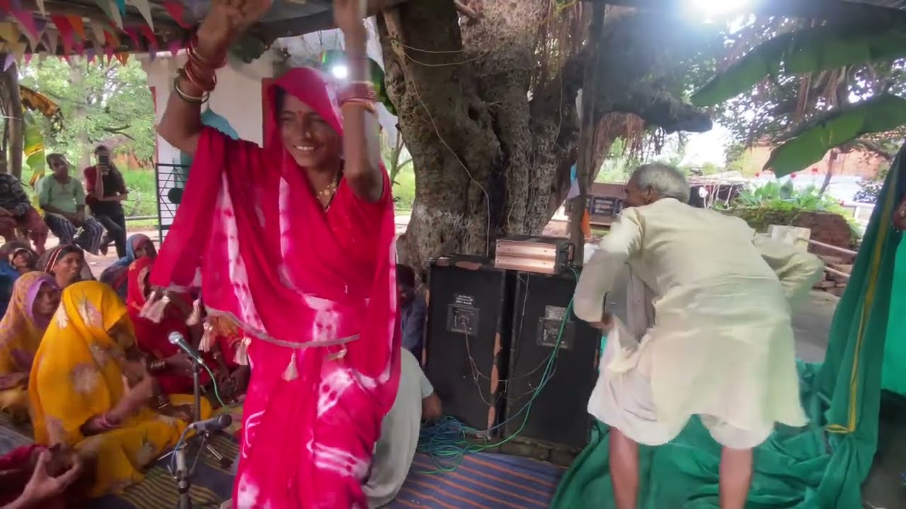 बुंदेली भजन // बालक बना रही मैया हाथ से,कर रहे लड़ाई भोले नाथ //बुंदेली भजन ,सिंगपुर गंजन 