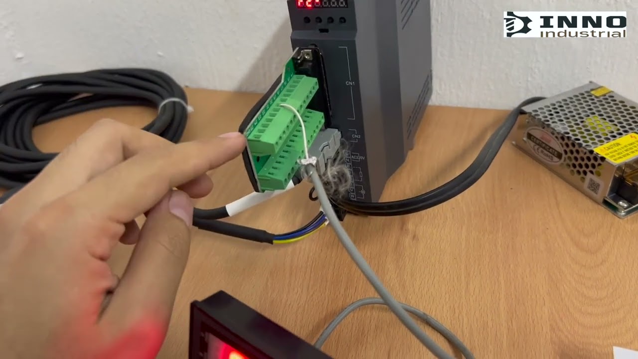 Como conectar y configurar un servomotor con pulso y dirección