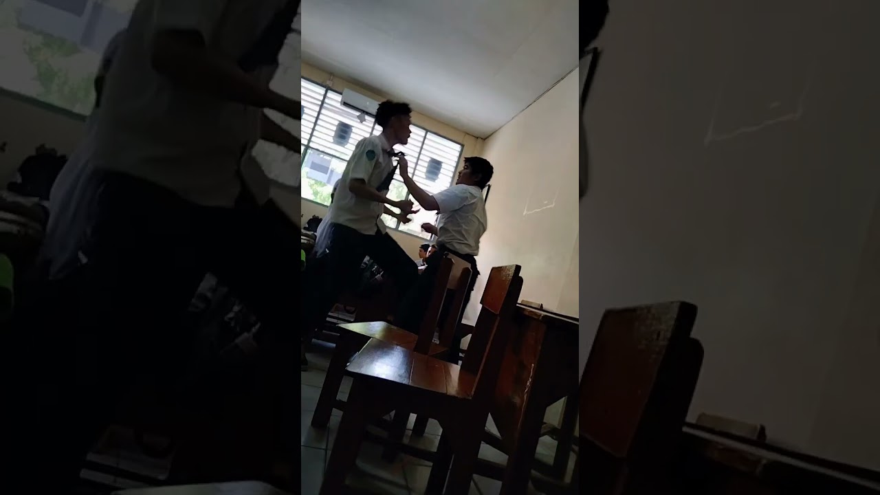 PRANK BERANTEM BU SITI HARYATI KELAS 9F