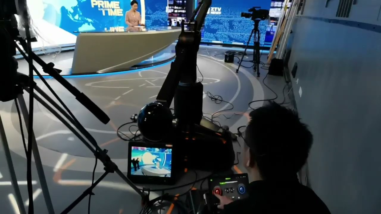 SEEDER Robotic Camera Jib Crane for Studio Automation