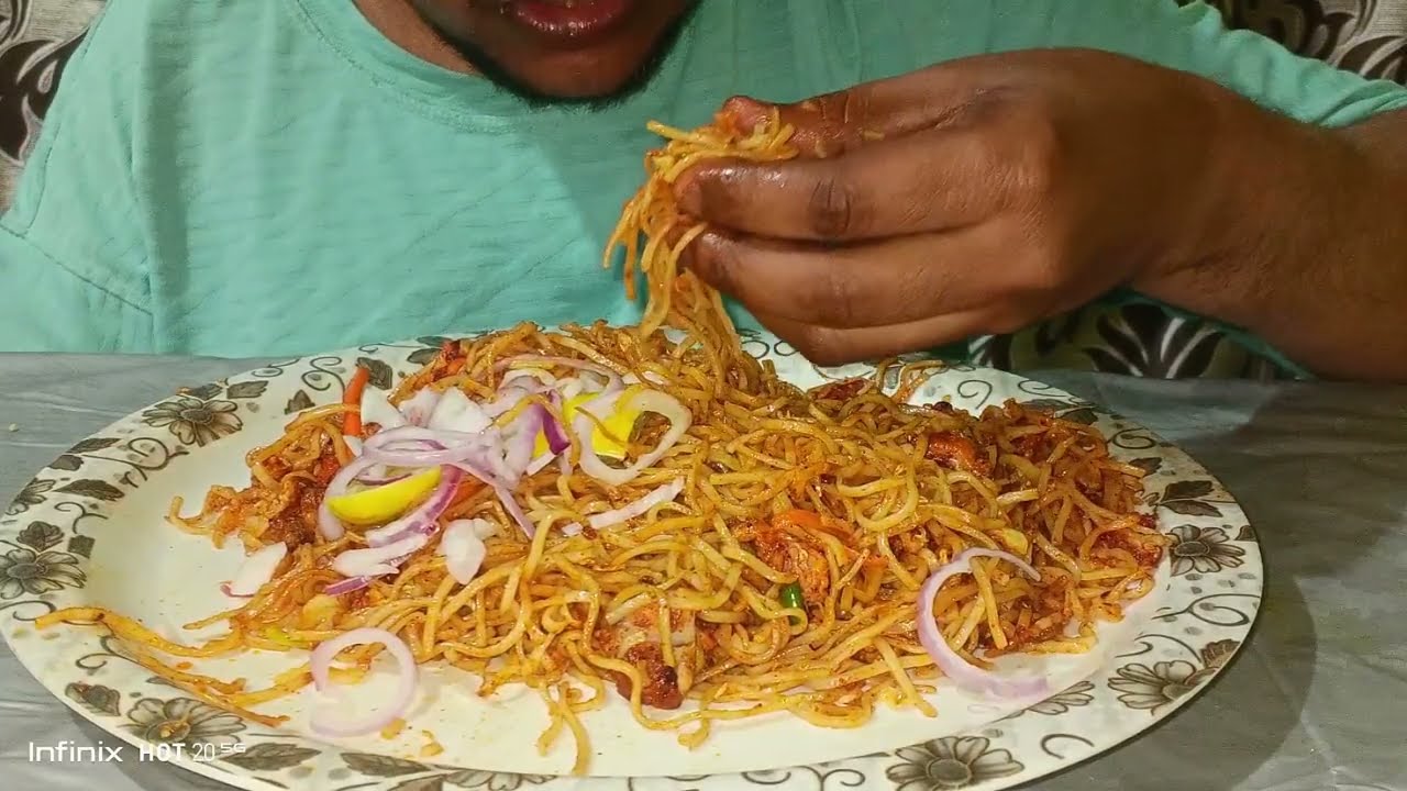 Eating spicy chicken noodles #viral 😋🍜
