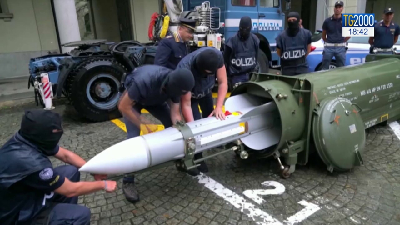 Arsenale da guerra sequestrato a militanti di estrema destra. Blitz Digos Torino