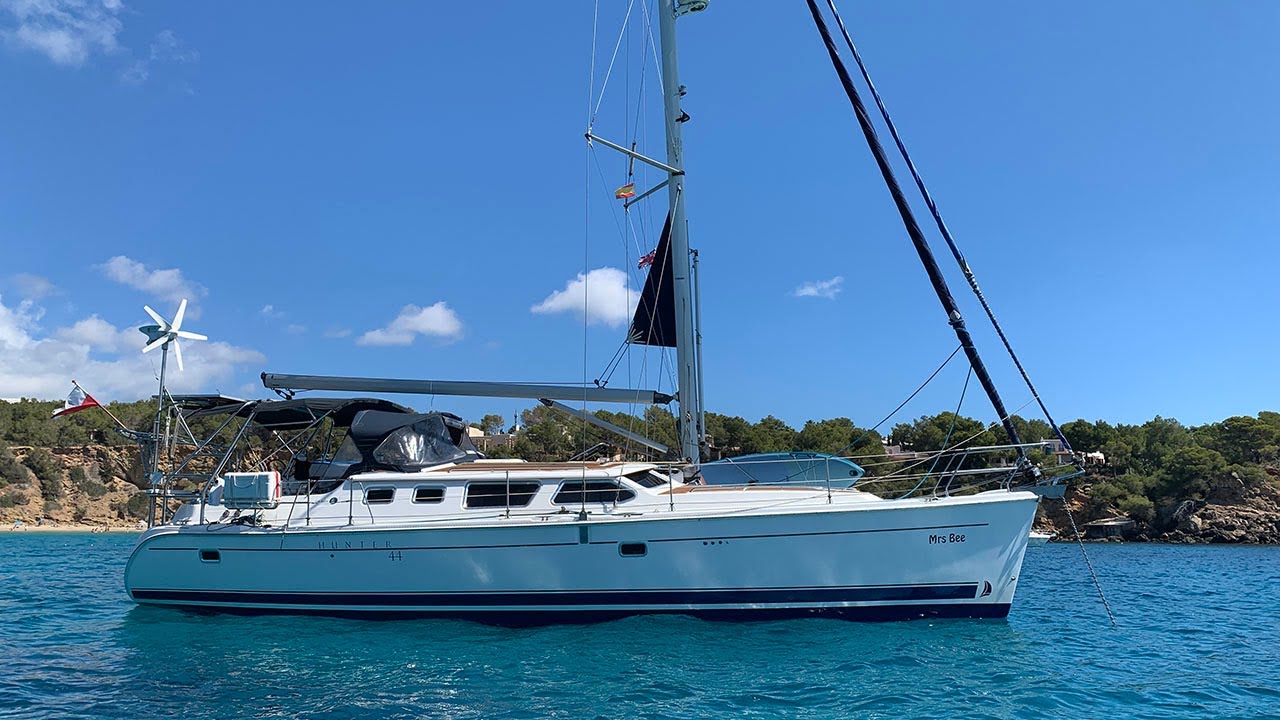Inside Mrs Bee: Discover our 2006 Hunter 44DS Deck Salon