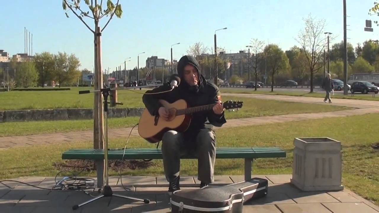 Andrius Mamontovas dainuoja 