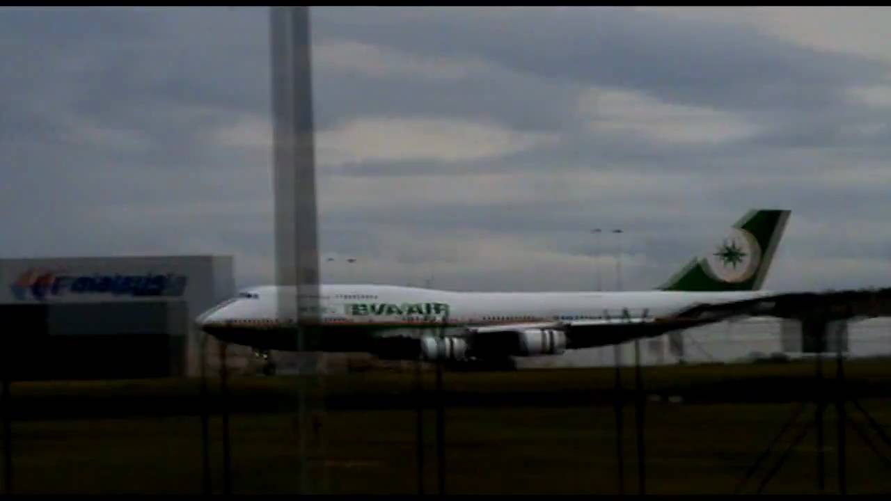 BR227 B74E EVA Air From Taipei to Kuala Lumpur Landing 32L