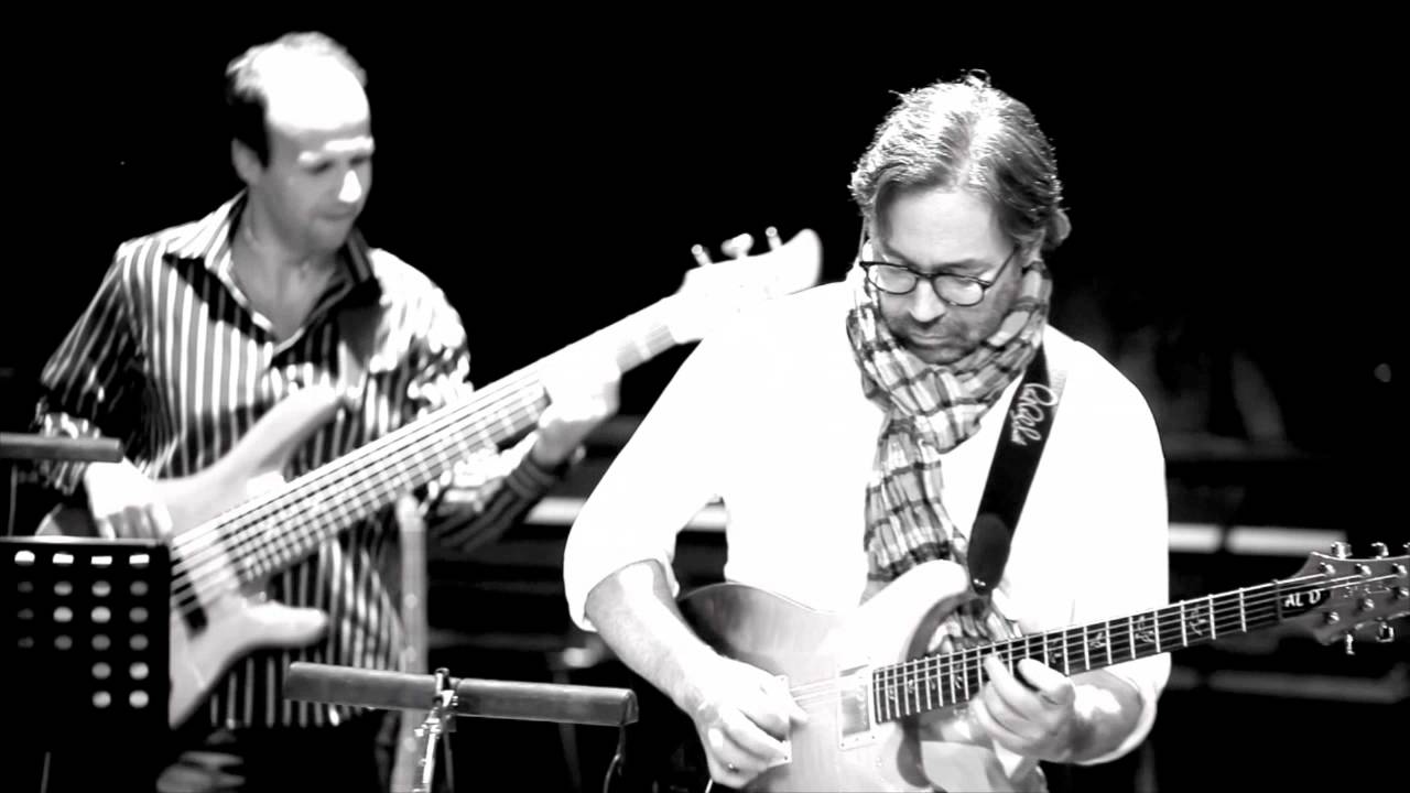 Al Di Meola plays 