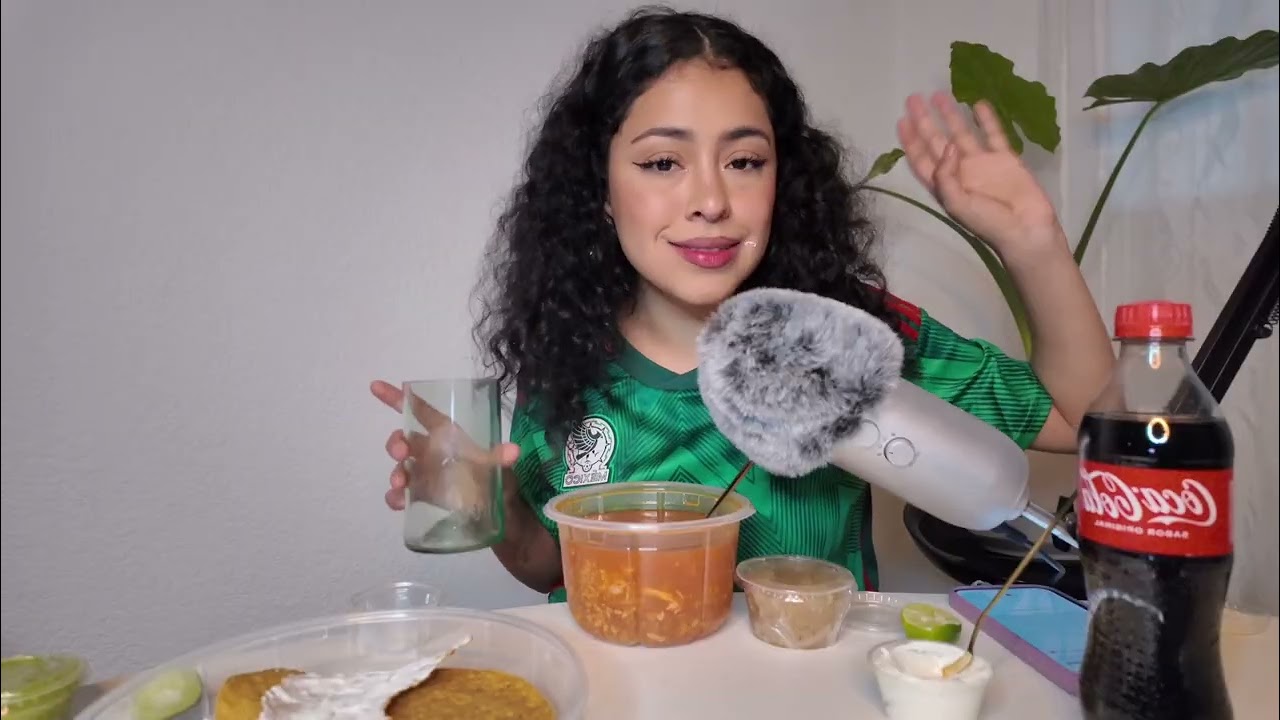 ASMR / COMIENDO POZOLE MEXICANO