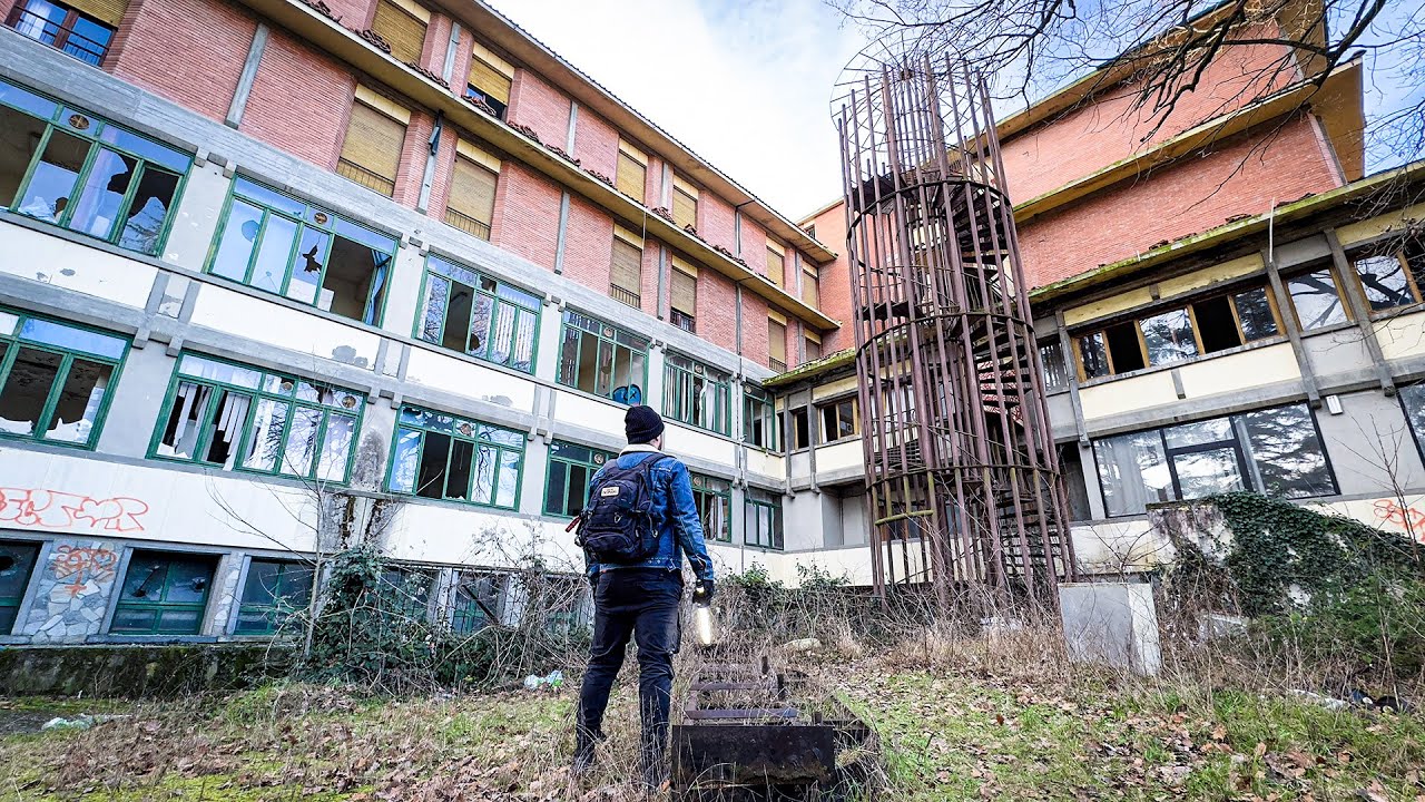 QUALCUNO SI NASCONDE NELL'HOTEL ABBANDONATO 10 ANNI FA, CONTINUIAMO A SENTIRE RUMORI STRANI