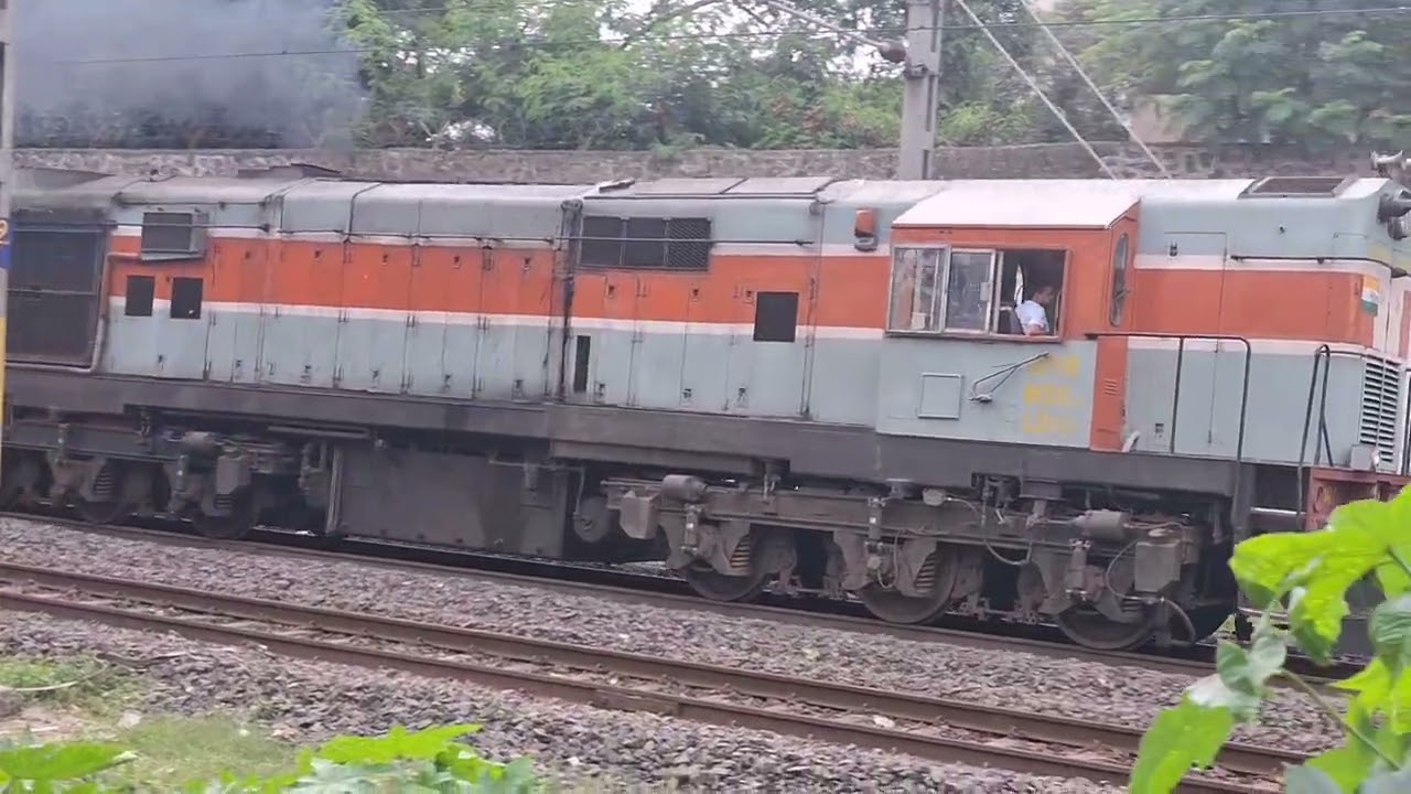 Rare Sighting! LDH WDG3A Alco Locomotive Chugging Past Towards Pune Jn Leading Yeswanthpur AC SF Exp
