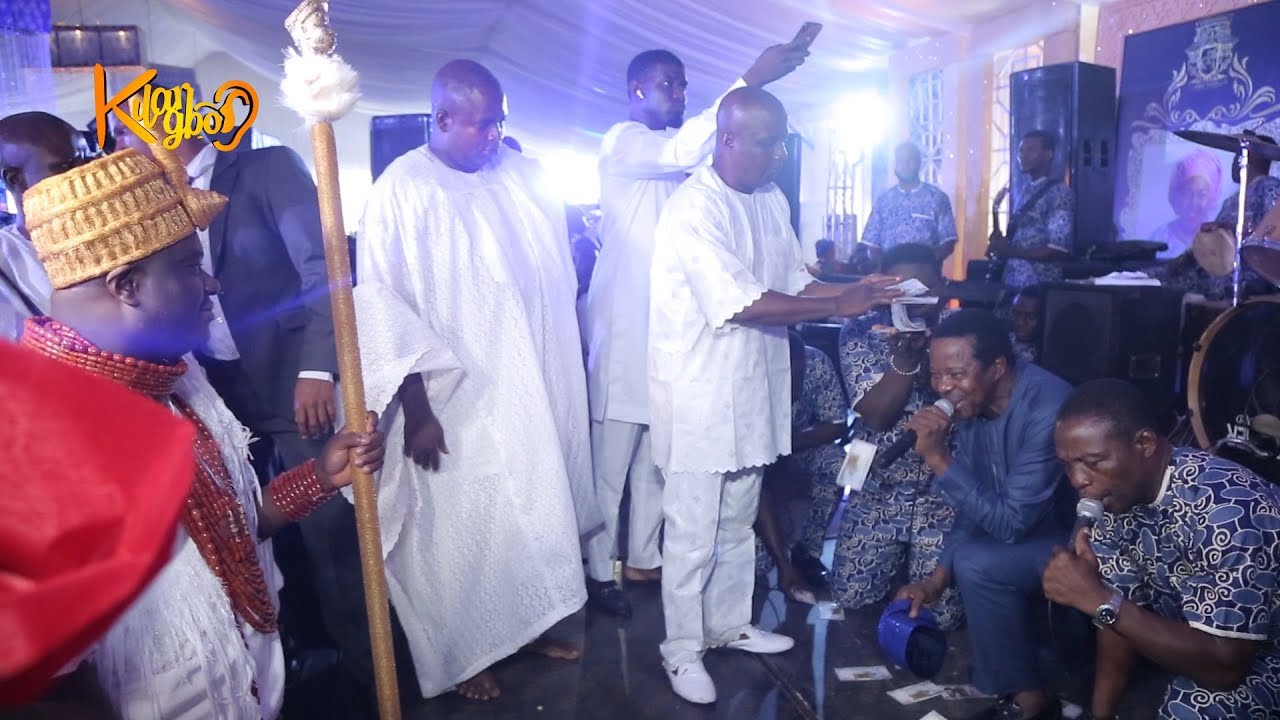 Billionaire mogule! Sir Kessington, Ooni,  Toyin Kolade Sprays King Sunny Ade