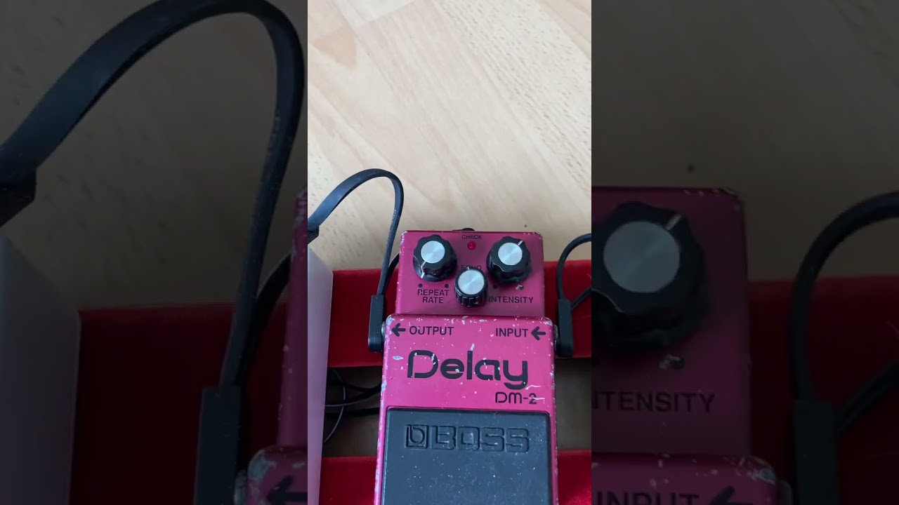 boss dm-2 mn-3005. vs  Ibanez ad-80  vintage analog delay japan