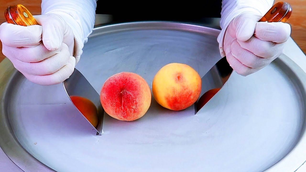 peach ice cream rolls street food - ايسكريم رول على الصاج خوخ