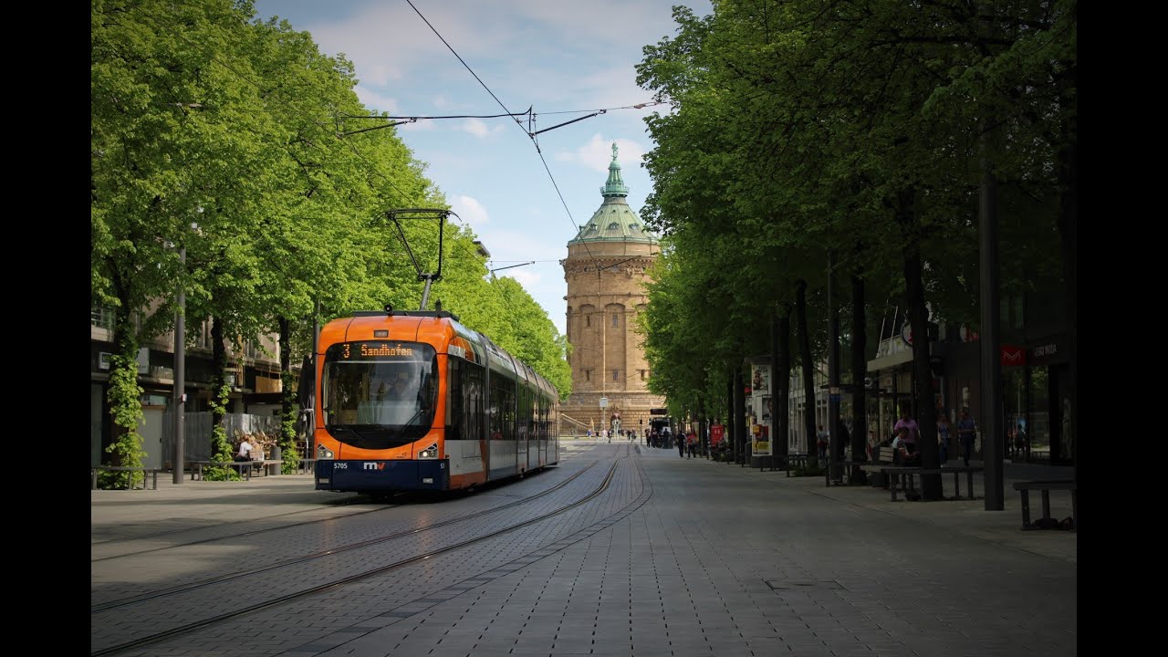 Mannheim: Straßenbahnverkehr am Paradeplatz während der HVZ (GT6N,ET8N,Variobahn)