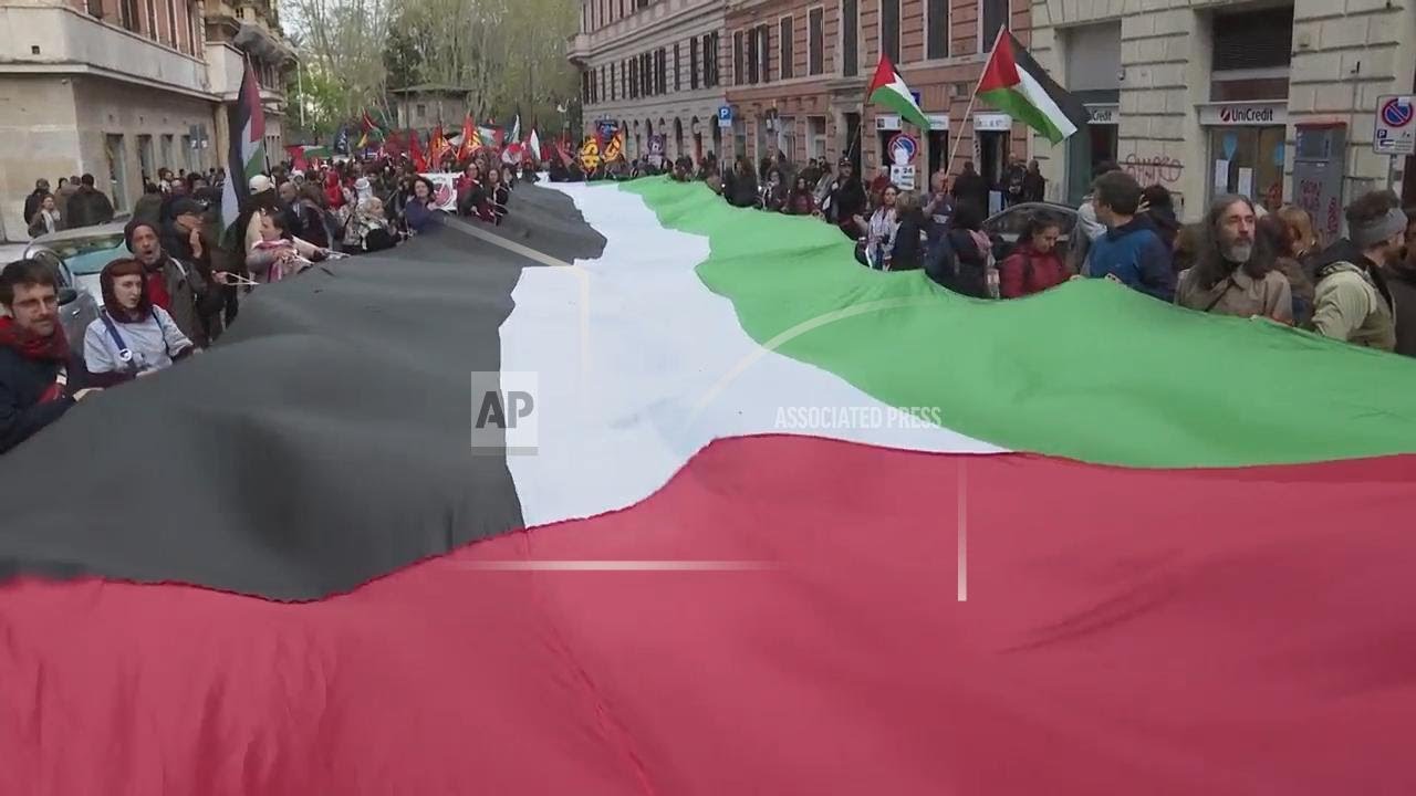 Several thousand take to streets of Rome to express support for Palestinians