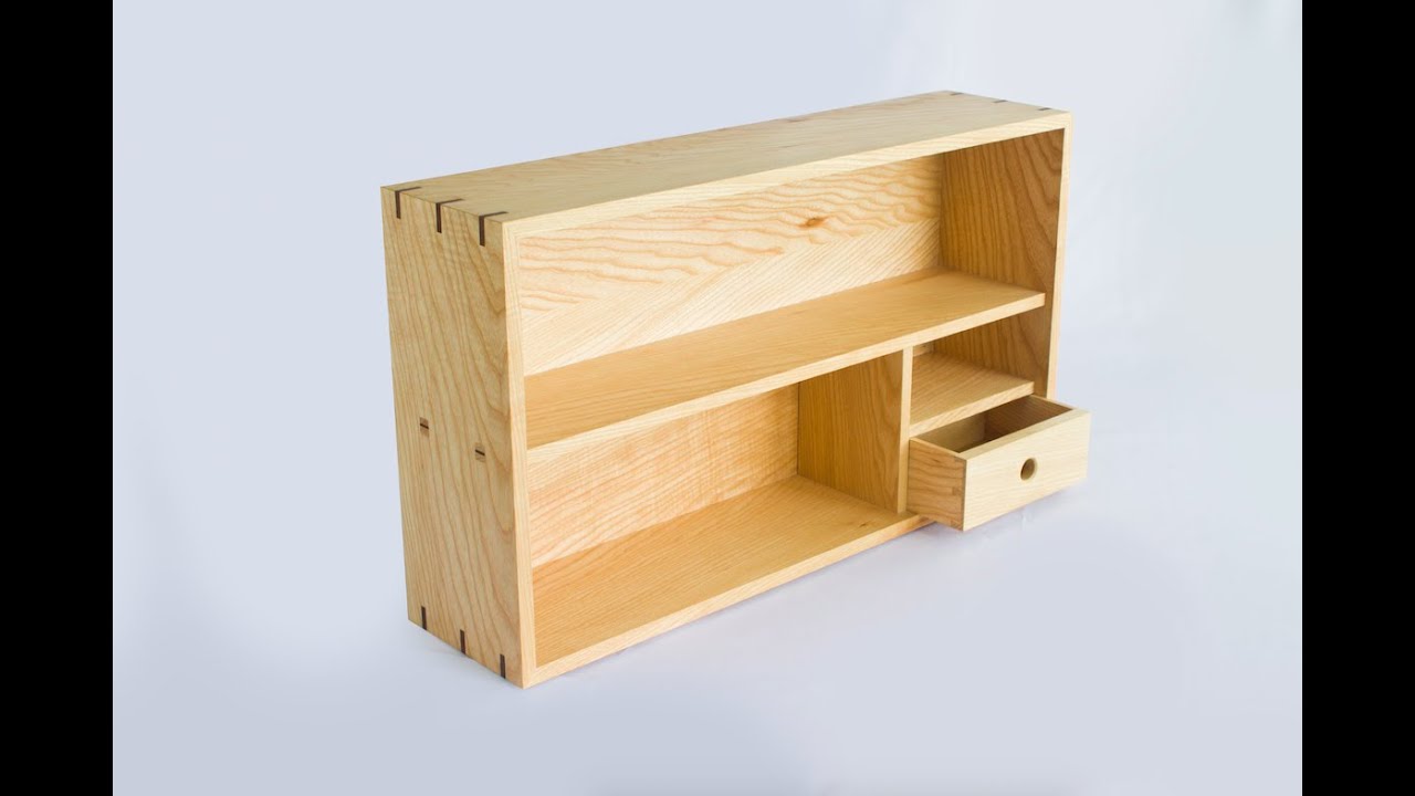 The Making of a Tool Wall Cabinet/ Realizzazione di un mobile a parete per riporre le pialle