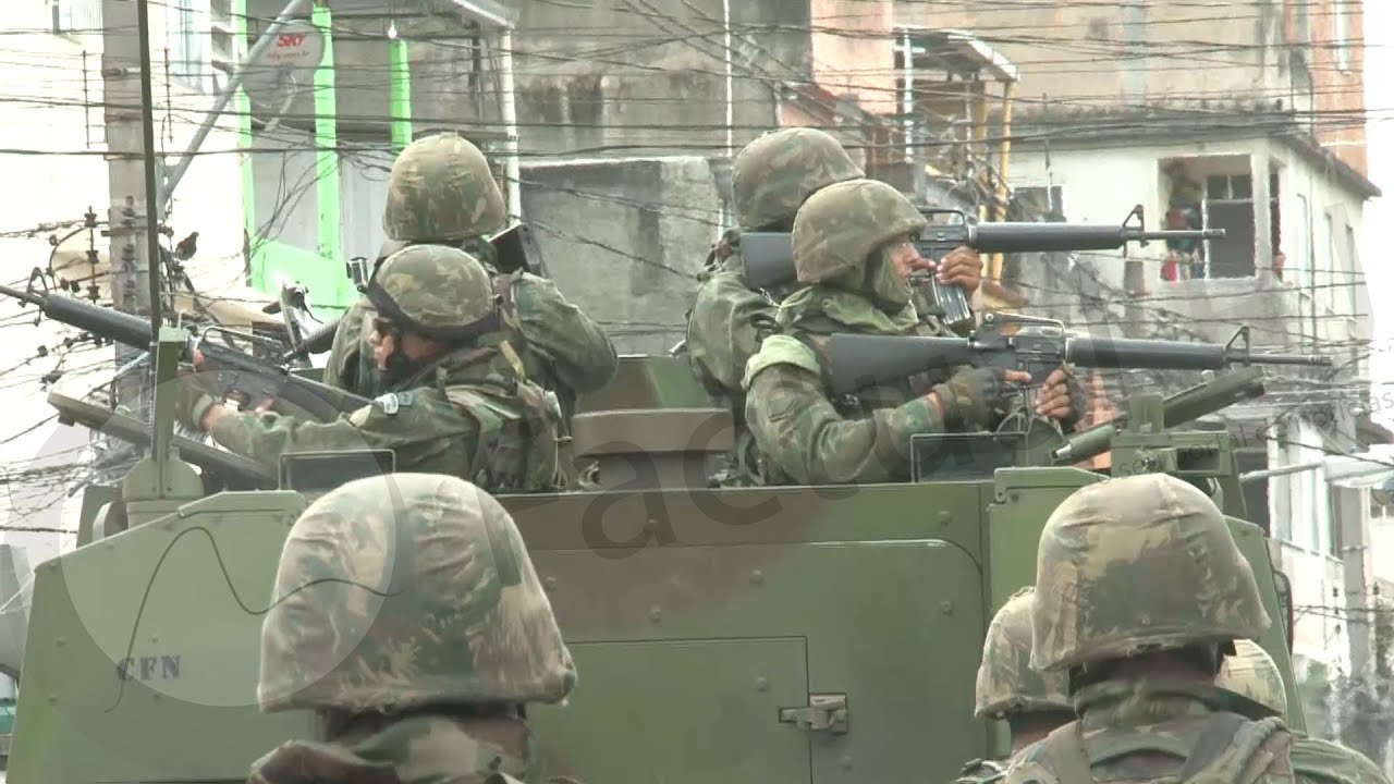 Militares fazem incursão após Troca de tiros entre militares da Força de Pacificação   na Maré