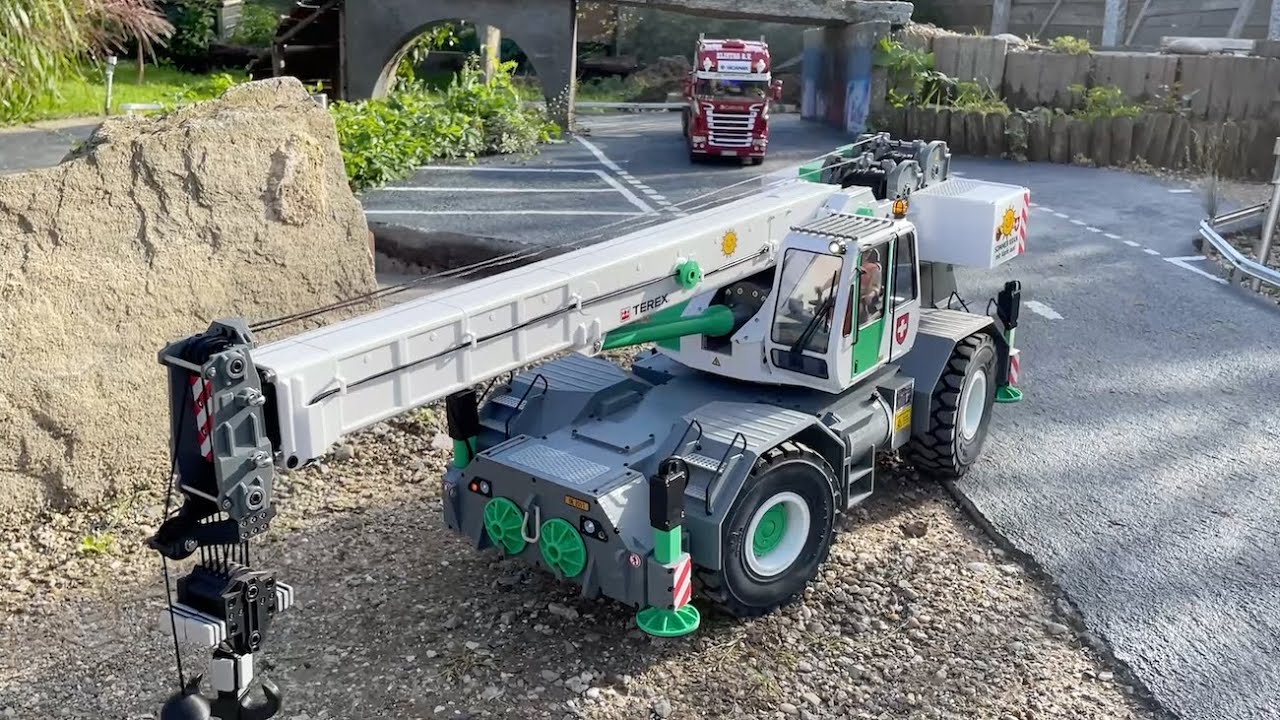 Mushroom3D printed TEREX Rough Terrain Crane working