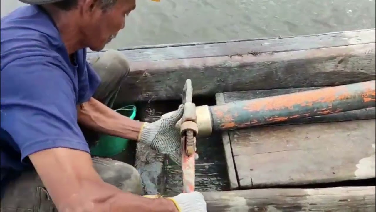 Pengambilan Sample Menggunakan Gravity Core di Laut