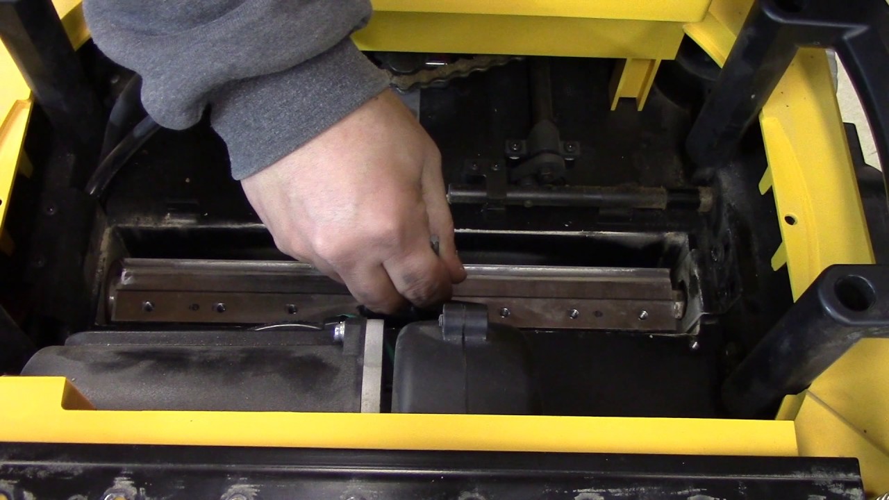How to change blades on Dewalt DW735