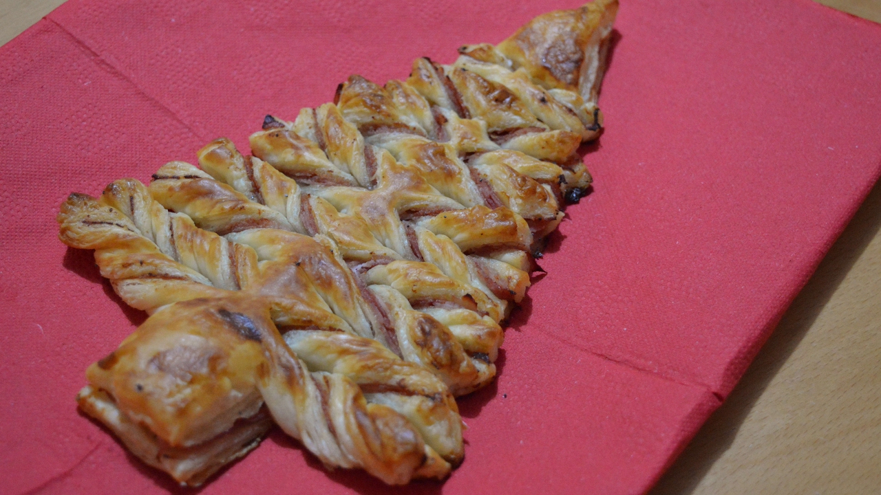 Albero di Natale di pasta sfoglia