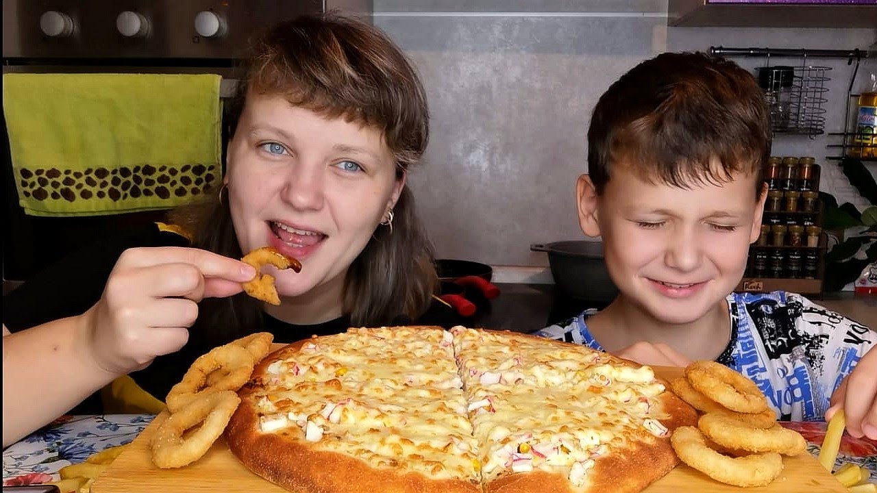 Мукбанг Крабовая Пицца и кольца /Разборки в эфире😏/Что у нас произошло🙄