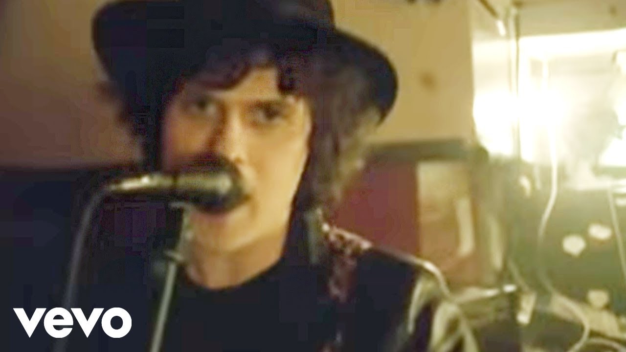The Fratellis - Creepin Up The Backstairs