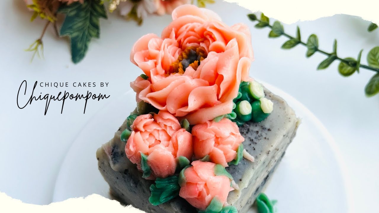 How to pipe a peony flower with buttercream - step-by-step tutorial | Chique Cakes by Chiquepompom