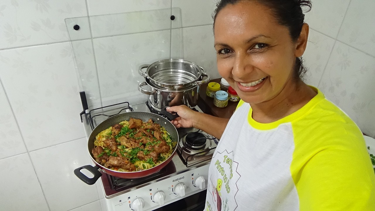 HOJE MOSTREI COMO DAR BRILHO EM PANELAS SEM FAZER FORÇA E PREPAREI UM GOSTOSO ALMOÇO🍖