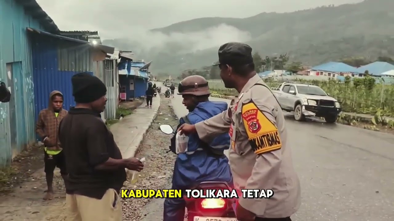 Meski Di Guyur Hujan, Pemda Tolikara Di Kawal Satuan Binmas Berbagi 500 Takjil Untuk Masyarakat