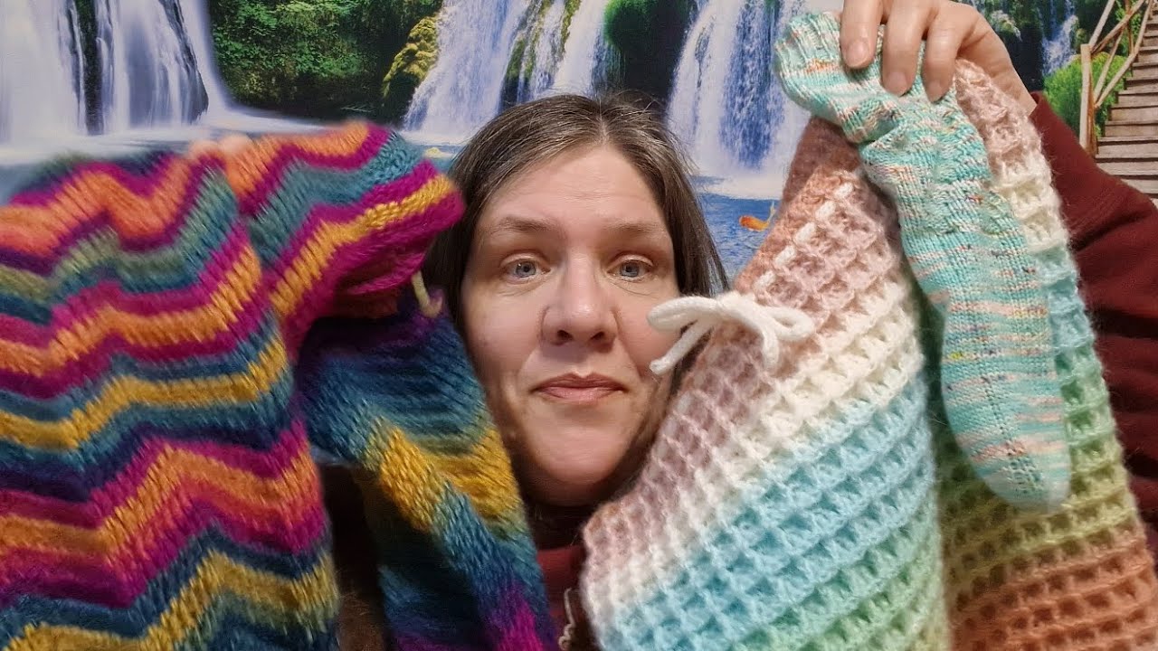 Post #16: Socken fertig!! 🧦🧦🧦 Wie weit bin ich mit dem Kleid und dem Rock?? 🤔🤔🤔 #häkeln #crochet 
