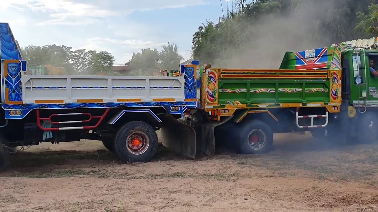 ยอมกันไม่ได้ Fuso ปะทะ Hino Dump Truck