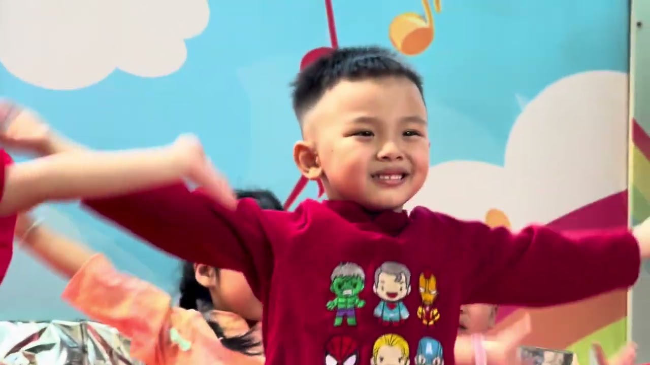 Xuân ơi Xuân ở lại chơi - Villa 5 tuổi múa cùng lớp Panda